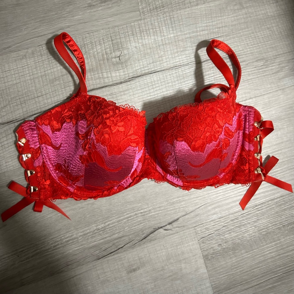 Savage X Fenty Red and Pink Lace Underwire Bra with Side Ribbon Details